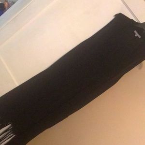 Long sleeveless cover  long  has Front pockets